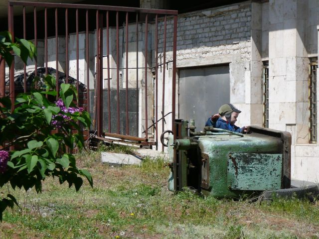 V�o�l�g�o�g�r�a�d�,� �e�n�f�a�n�t� �j�o�u�a�n�t� �a�v�e�c� �p�i��c�e� �a�r�t�i�l�l�e�r�i�e�.���
Date: 2008:05:05 12:14:39